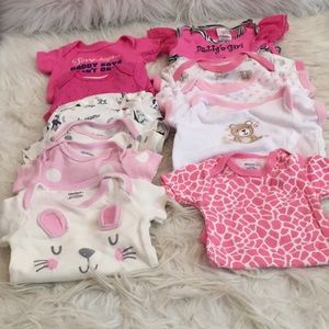 Bundle of baby girl NB/0-3M onesies (24 pieces)